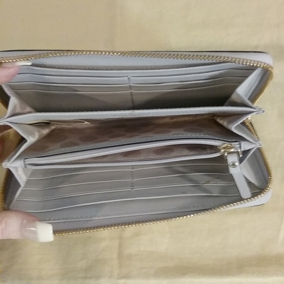 Kate Spade Zippy Wallet - Picture 2 of 7